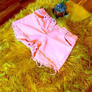 LEVI’S URBAN OUTFITTERS PEACH LEVIS JEAN SHORTS